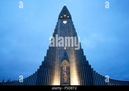 Chiesa Hallgrims (Hallgrimskirkja dallo stato architetto Guðjón Samúelsson), Reykjavik, Islanda Foto Stock