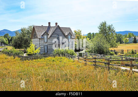 Costruito intorno al 1867, questo bellissimo a due wstory long home apparteneva alla William Tinsleyl famiglia che vivevano su un 160 acre homestead Foto Stock