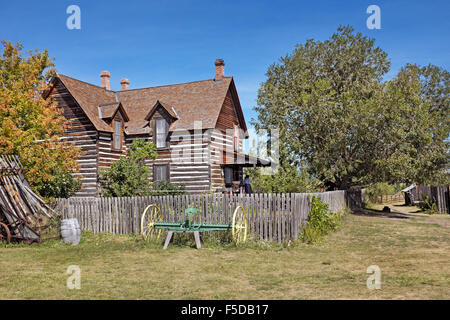 Costruito intorno al 1867, questo bellissimo a due piani di long home apparteneva alla William Tinsley famiglia che vivevano su un 160 acre homestead o Foto Stock