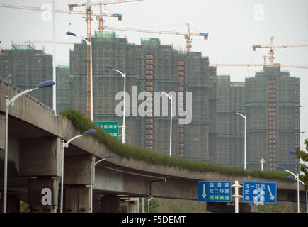 Hefei, Cina. 30 ott 2015. Strutture di edifici a Hefei, Cina, 30 ottobre 2015. Foto: Soeren Stache/dpa/Alamy Live News Foto Stock