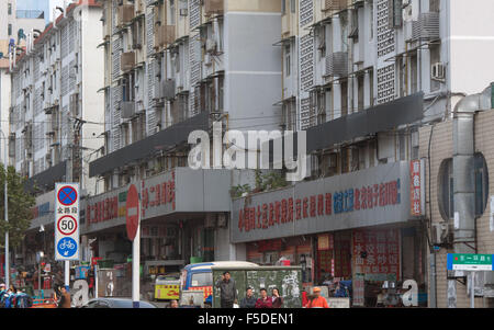 Hefei, Cina. 30 ott 2015. Vista della zona residenziale e edifici per uffici a Hefei, Cina, 30 ottobre 2015. Foto: Soeren Stache/dpa/Alamy Live News Foto Stock