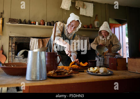 Interpreti in costume, Old Sturbridge Village, Sturbridge, Massachusetts Foto Stock