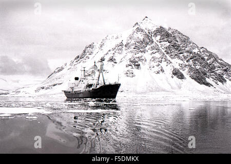 HMS Endurance British Antarctic Survey idrografiche nave Antartico Grahamland 1973 Foto Stock