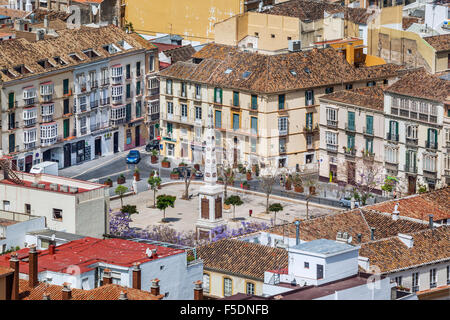 Spagna, Andalusia, provincia di Malaga, Malaga, vista di Plaza de la Merced con neo-classico obelisco Foto Stock