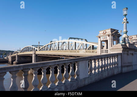 Rochester ponte attraverso il Fiume Medway, Rochester, Kent, England, Regno Unito Foto Stock