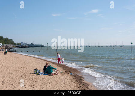 Piccola spiaggia sul lungomare, vecchio Leigh, Leigh-on-Sea, Essex, Inghilterra, Regno Unito Foto Stock