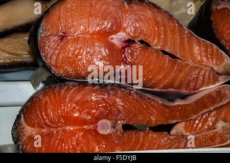 Pesce rosso delicatezza venduti nel bazar Foto Stock