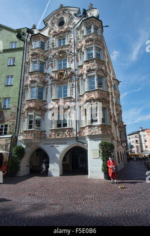 La bellissima Helblinghaus (Casa Helbling), un barocco ed edificio gotico della città vecchia di Innsbruck, Austria Foto Stock