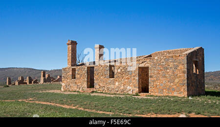 Vista panoramica del patrimonio storico elencati di edifici in pietra a ruderi di Kanyaka homestead a nord di Quorn, outback Australia del Sud Foto Stock