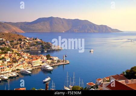 Symi Harbour, Symi, Dodecaneso, isole greche, Grecia, Europa Foto Stock