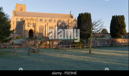 Una vista di St. Margarets Chiesa a Cley, Norfolk, Inghilterra, Regno Unito, Europa Foto Stock