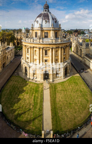 Radcliffe Camera, da San Marys Chiesa, Oxford, Oxfordshire, England, Regno Unito, Europa Foto Stock