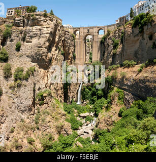 El Tajo gorge e il Puente Viejo, Ronda, provincia di Malaga, Andalusia, Spagna, Europa Foto Stock