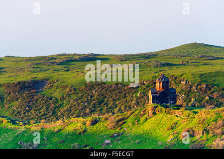 Chiesa a Fortezza Amberd situato sulle pendici del monte Aragat, provincia di Aragatsotn, Armenia, nel Caucaso e in Asia Centrale, Asia Foto Stock