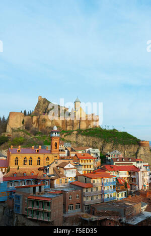 Città vecchia e la chiesa di San Nicola sulla sommità della fortezza di Narikala, Tbilisi, Georgia, nel Caucaso e in Asia Centrale, Asia Foto Stock