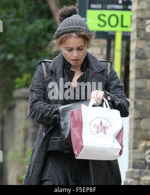 Helena Bonham Carter fuori e circa a Londra con il figlio Billy Burton dotate: Helena Bonham Carter dove: Londra, Regno Unito quando: 02 Set 2015 Foto Stock