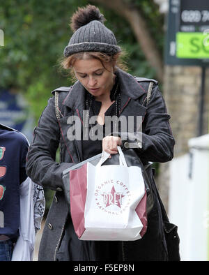 Helena Bonham Carter fuori e circa a Londra con il figlio Billy Burton dotate: Helena Bonham Carter dove: Londra, Regno Unito quando: 02 Set 2015 Foto Stock