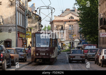 Lviv, Ucraina, scene di strada nei vecchi quartieri di prima mattina Foto Stock