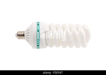 Una luce verde lampada risparmio energetico isolato su sfondo bianco. Una spirale di lampadine fluorescenti a basso consumo energetico. Foto Stock