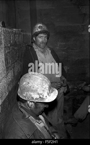 I minatori a sud Celynen Colliery nel Galles del sud delle valli. Il pit chiuse nel 1986 con la perdita di oltre 600 posti di lavoro. Foto Stock