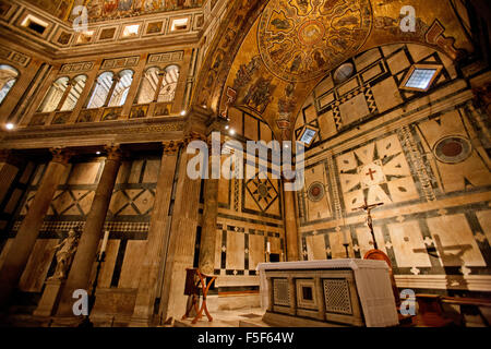 Altare del Battistero del Duomo, Cattedrale centrale di Firenze, Italia,Battistero interno firenze, Italia Foto Stock