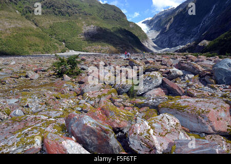 Rocce al ghiacciaio Franz Josef, un ghiacciaio a fondere a causa del cambiamento climatico, Franz Josef, Isola del Sud, Nuova Zelanda Foto Stock