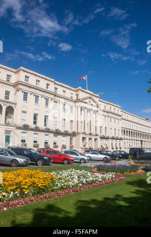 Cheltenham Promenade Georgian Regency terrazza ora della città gli uffici comunali Gloucestershire England Regno Unito Foto Stock