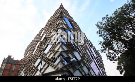 Il Diamante edificio; una struttura di insegnamento dell'Università di Sheffield, Sheffield City Centre, Yorkshire England Regno Unito - 2015 Foto Stock