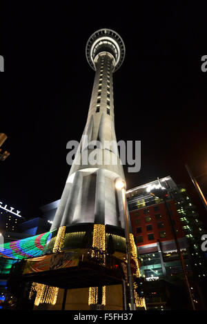 Torre del cielo di notte, Auckland, Nuova Zelanda Foto Stock