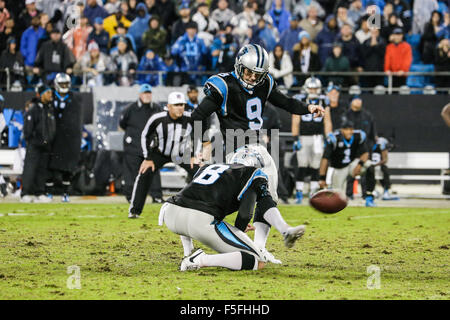 Le ore di lavoro straordinario. 2° Nov, 2015. NC, Carolina Panthers kicker Graham Gano #9 calci il gioco vincere field goal in straordinari contro la Indianapolis Colts il 2 novembre 2015, presso la Bank of America in Charlotte, North Carolina. Le Pantere sconfitto i Colts 29-26 in lavoro straordinario.Margaret Bowles/CSM/Alamy Live News Foto Stock