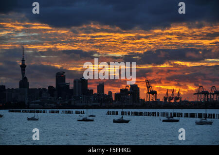 Tramonto a Auckland, Nuova Zelanda Foto Stock