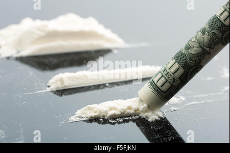 Cocaina e 10 dollari nota Foto Stock