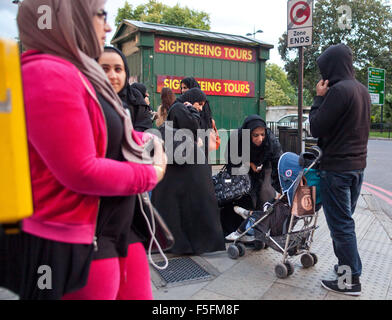 Londra, UK, UK. Xii Sep, 2011. Le donne musulmane di shopping nel centro di Londra. © Ruaridh Stewart/ZUMAPRESS.com/Alamy Live News Foto Stock