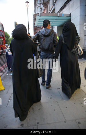 Londra, UK, UK. Xii Sep, 2011. Le donne musulmane di shopping nel centro di Londra. © Ruaridh Stewart/ZUMAPRESS.com/Alamy Live News Foto Stock