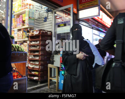 Londra, UK, UK. Xii Sep, 2011. Le donne musulmane di shopping nel centro di Londra. © Ruaridh Stewart/ZUMAPRESS.com/Alamy Live News Foto Stock