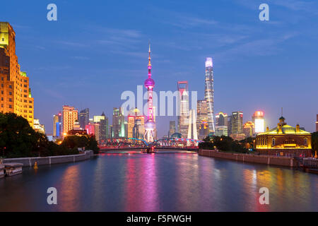 Shanghai, Cina - Ott 2, 2015:Shanghai skyline con Oriental Pearl Tower, il World Financial Center di Shanghai,Torre Jin Mao e SHA Foto Stock