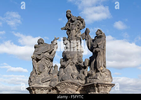 Statue, Madonna, San Domenico, San Tommaso d Aquino, Charles Bridge (Karlův Most), Praga, Repubblica Ceca Foto Stock