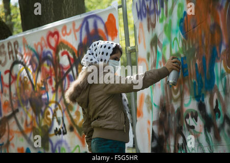 Berlino, Germania, rifugiati spray graffiti Foto Stock