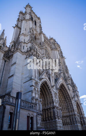 Ad ovest la facciata anteriore e le torri della cattedrale di Notre Dame, Amiens, Somme Picardia, Francia Foto Stock