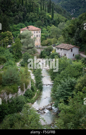 Toscolano-Maderno, Italia, rovine di Villa del proprietario del mulino di carta Maina Superiore Foto Stock