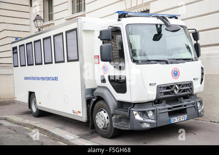 White amministrazione penitenziaria auto bus esterno del veicolo in Francia Foto Stock