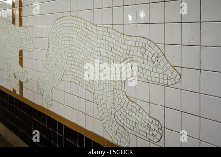 Fifth Avenue a 59th Street Subway Station piattaforma, NYC, STATI UNITI D'AMERICA Foto Stock