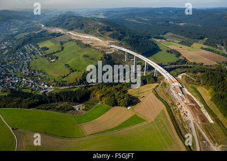 Nuttlar viadotto, acciaio costruzione composita ponte, ponte autostradale A46, espansione ed estensione di una46 tra Meschede e Foto Stock