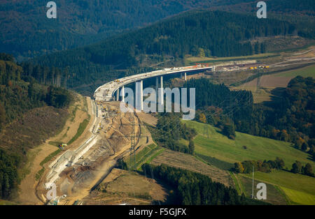 Nuttlar viadotto, acciaio costruzione composita ponte, ponte autostradale A46, espansione ed estensione di una46 tra Meschede e Foto Stock