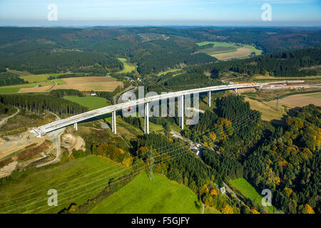 Nuttlar viadotto, acciaio costruzione composita ponte, ponte autostradale A46, espansione ed estensione di una46 tra Meschede e Foto Stock