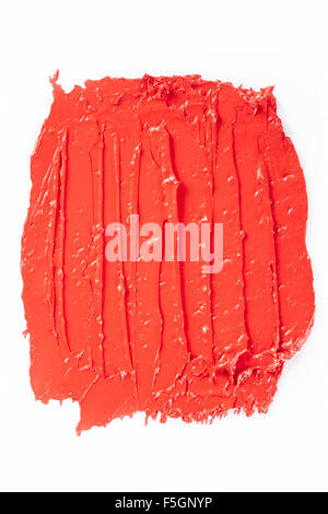 Sbavature del rossetto rosso corsa su bianco Foto Stock