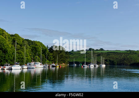 Ancoraggio al riparo e di ormeggio a Paluden L'Aber Wrac'h Brittany Foto Stock