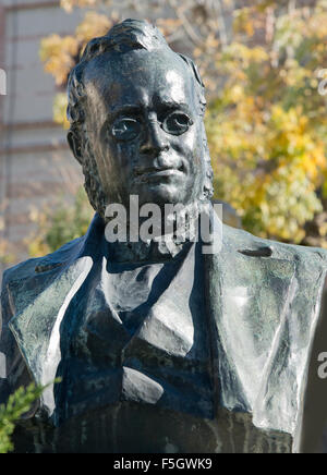 Una statua del conte Camillo Benso di Cavour Foto Stock