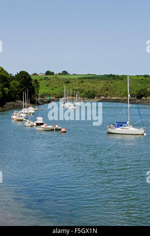 Ancoraggio al riparo e di ormeggio a Paluden L'Aber Wrac'h Brittany Foto Stock