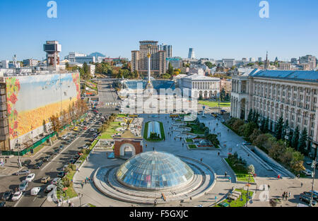 Vista aerea di Piazza Indipendenza (Maidan Nezalezhnosti) a Kiev, Ucraina Foto Stock